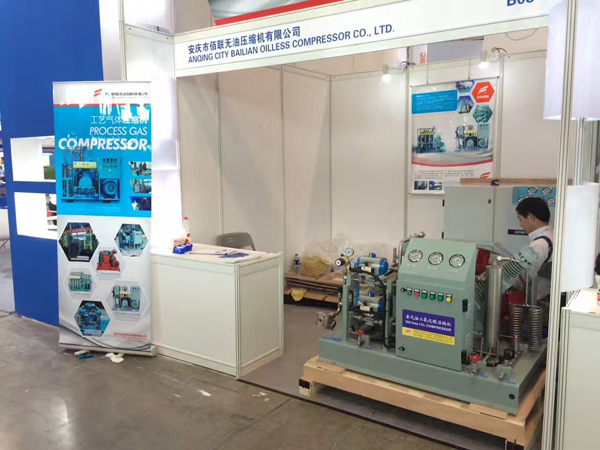 Ang aming kumpanya ay lumahok sa 2017 Industrial Gas Equipment Exhibition, ang mga benta ay mainit, bago at lumang mga customer ang bumisita at gagabay